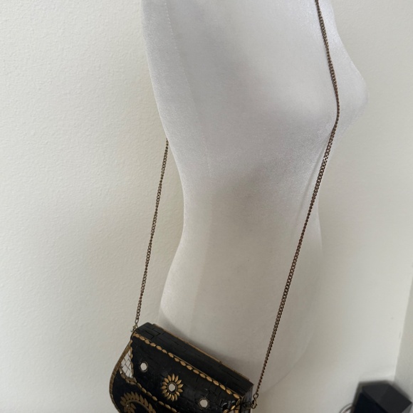 Antik Kraft handcrafted metal clutch with chain belt. - Picture 10 of 10